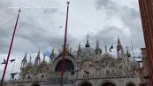 Maltempo a Venezia, un drone ispeziona il campanile di San Marco
