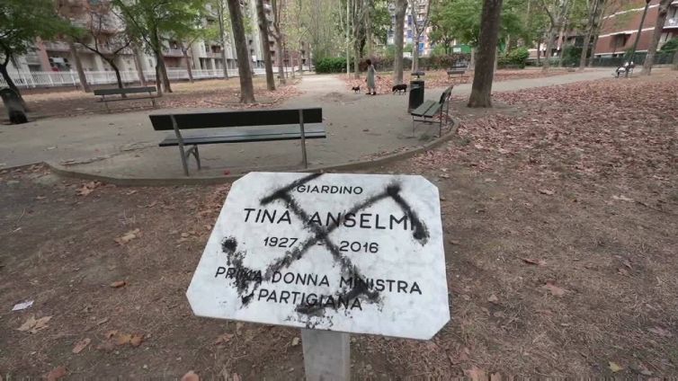 Torino, svastica sulla targa di Tina Anselmi