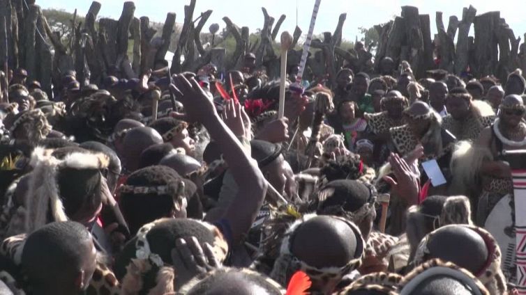 Sudafrica, incoronazione amara per nuovo re degli Zulu