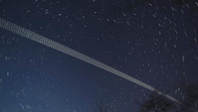 Cosa sono le strane luci nei cieli del Nord Italia