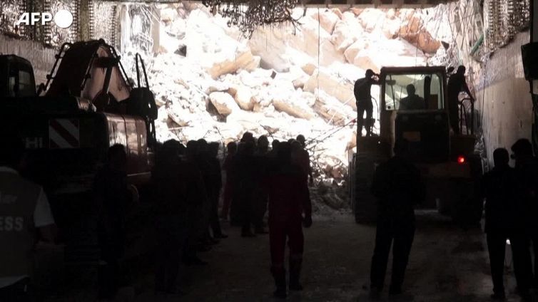 Iraq, pellegrini intrappolati per il crollo di un santuario sciita