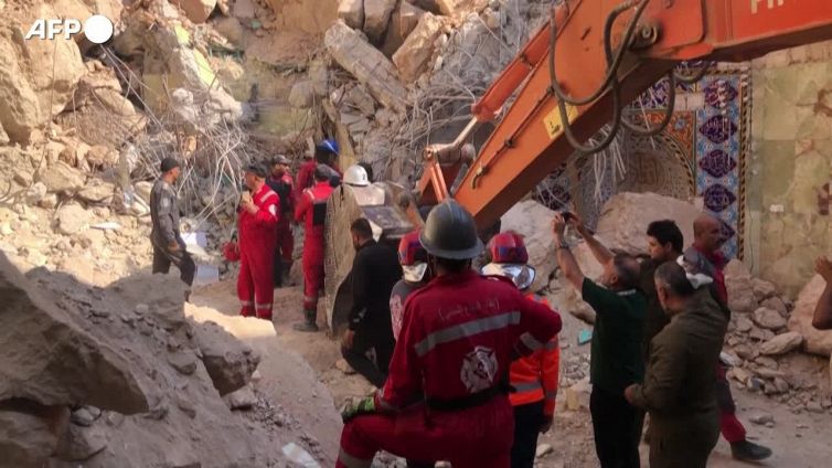 Iraq, crolla un santuario: si cercano sopravvissuti tra le macerie