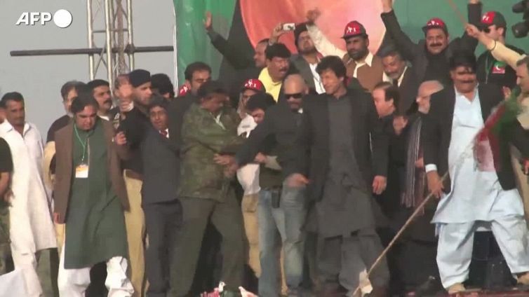 Pakistan, l'ex premier Imran Khan accusato di terrorismo