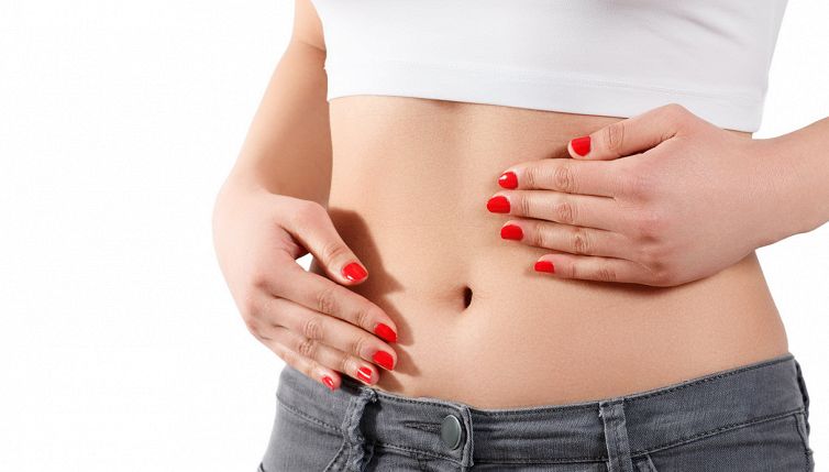 Pancia piatta, respira così per 30 secondi: meglio di 100 crunch