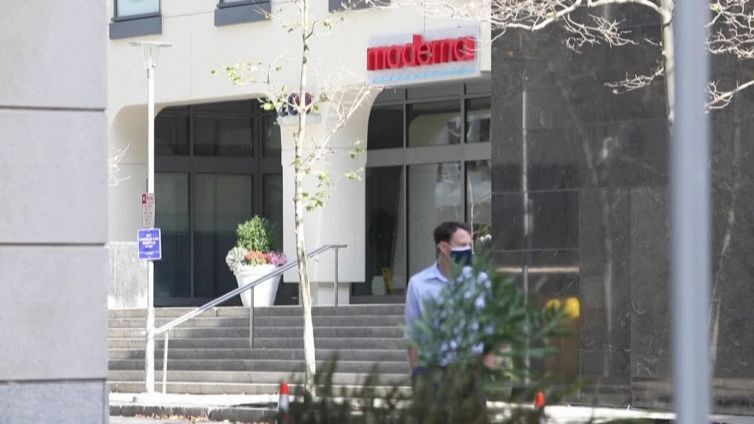 Causa Moderna a Pfizer-BioNTech, guerra vaccini Covid