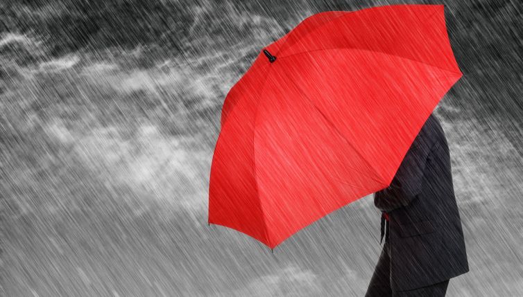 Pericolo fulmini, mettiti in questa posizione se sei all'aperto