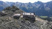Nel cuore dell'Europa un rifugio alpino a cavallo dei confini