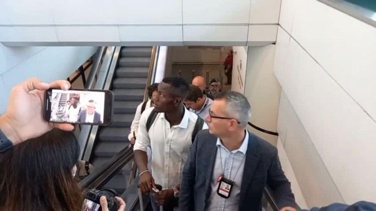 Calciomercato, Camara atterra a Roma: l'acquisto giallorosso è sbarcato a Fiumicino