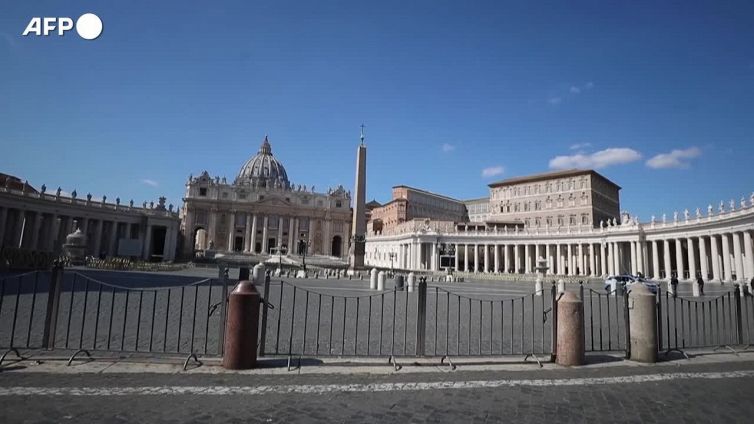 Papa: "Oggi Terza Guerra Mondiale, preghiamo per Ucraina"