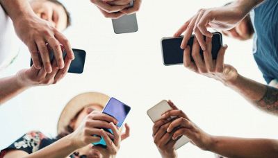 “Chi ha perso un sandalo?”: la nuova tendenza virale su TikTok