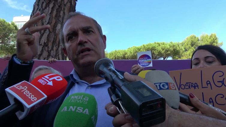 Elezioni, De Magistris: "Berlusconi su Tik Tok? Berlusconi ha tutto per tutti"