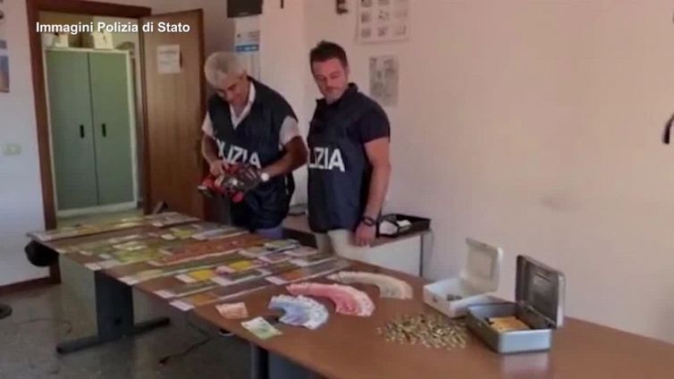 Rapinava aree di servizio armato di motosega, arrestato un 31enne