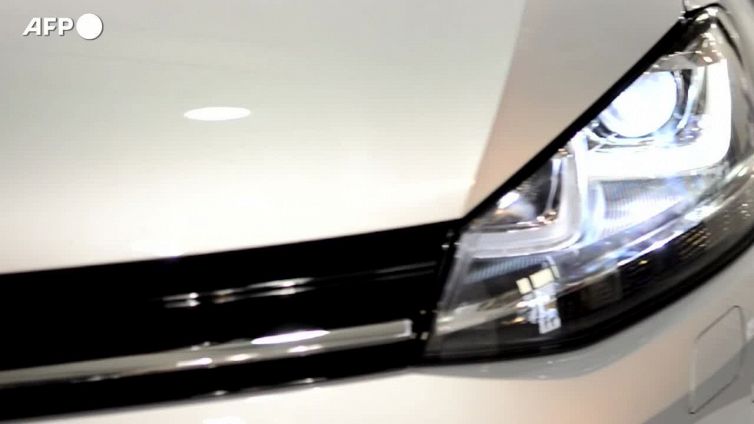 Frena il mercato delle auto elettriche e ibride in Italia