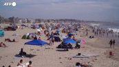 Ondata di caldo in Usa, le spiagge di Los Angeles prese d'assalto