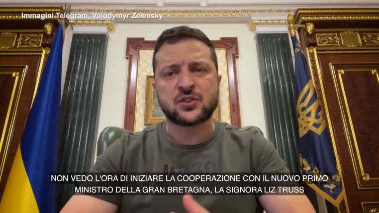 Zelensky a Truss: "Restiamo uniti contro la Russia distruttiva"