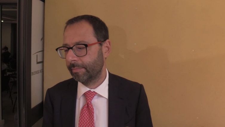 Patuanelli: "Oggi e' tardi sul caro-bollette, serve price cap italiano"