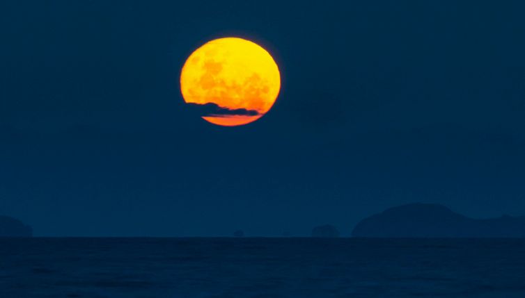 Sta per arrivare l'ultima Superluna dell'estate: quando ci sarà