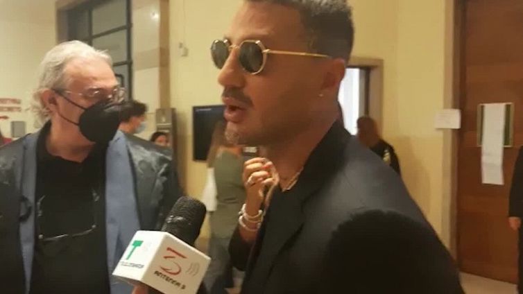 Corona a processo attacca la polizia: "Prendete i veri criminali"