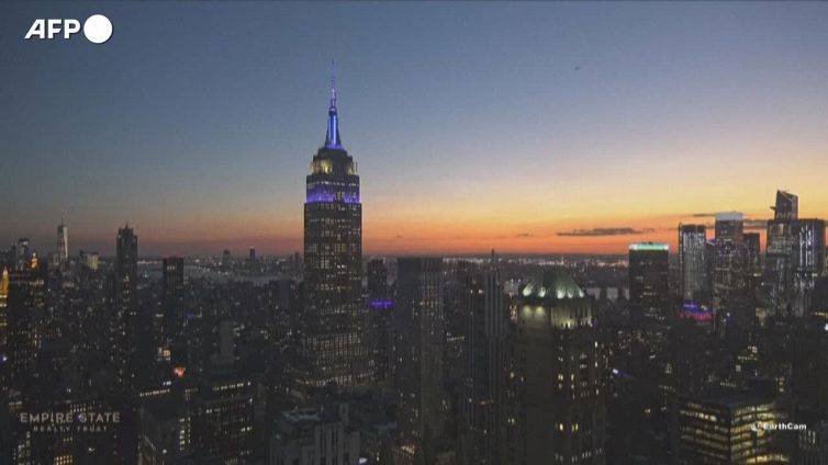 Il Cristo Redentore e l'Empire State Building si illuminano per omaggiare Elisabetta II