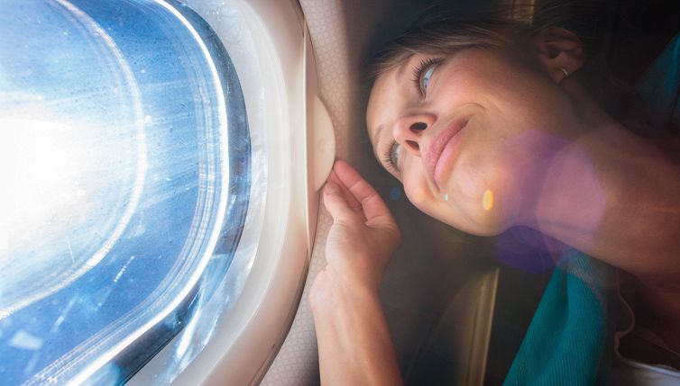 Aereo, hai mai notato quel foro sul finestrino? A cosa serve