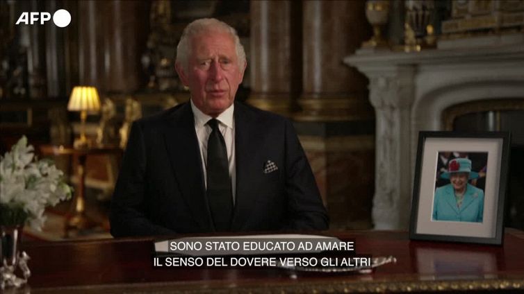 Re Carlo: "Saro' al vostro servizio con lealta', rispetto e amore"