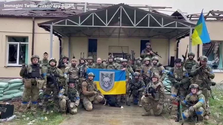 Ucaina, soldati di Kiev arrivano al confine con la Russia