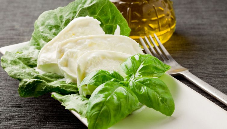 Mozzarella di bufala, non tagliarla mai con il coltello: l'errore