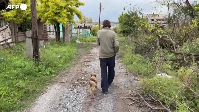 Ucraina, troupe tv nel villaggio semi-distrutto. Poi riprendono gli attacchi