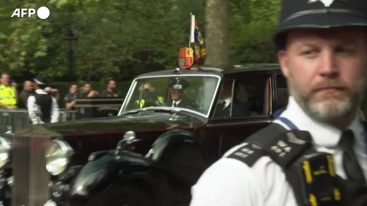 Londra: licenziamenti a Palazzo, ombre sul tributo ai reali