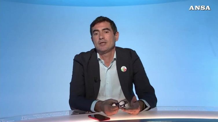 Fratoianni: "Il reddito di cittadinanza efficace, va migliorato"