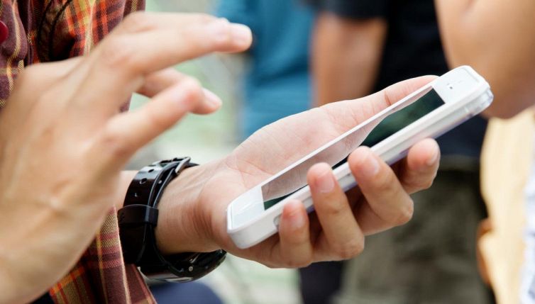 Attento, tuo figlio potrebbe usare TikTok così (e non è un buon segno)