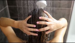 Perché non devi farti la doccia tutti i giorni