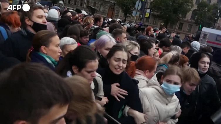 "Lei e' arruolato": la beffa di Navalny al figlio di Peskov