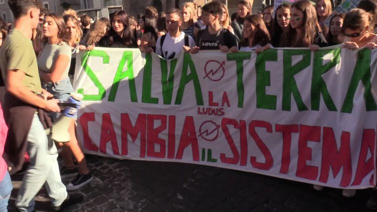 Elezioni, i giovani per la prima volta al voto: "Siamo preoccupati, nessuno si occupa di clima"