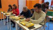 Elezioni, i preparativi in una sezione elettorale a Torino