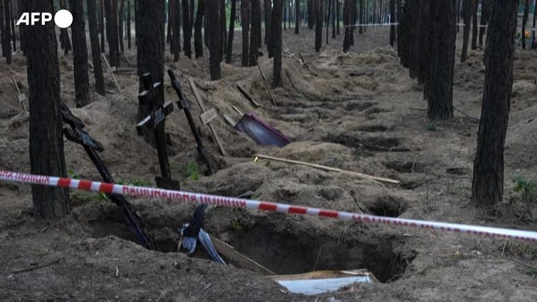 Ucraina, distruzione e fosse comuni a Izyum