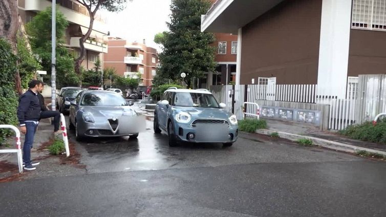 Elezioni, Meloni torna a casa con la figlia