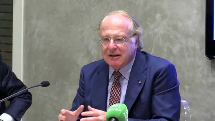 Scaroni: "Incassi minori rispetto a club europei, calcio italiano in picchiata"