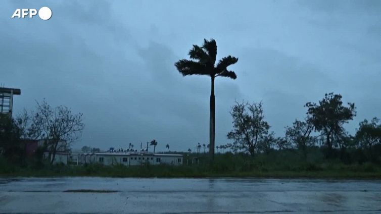 Cuba, l'uragano Ian sale alla categoria 3 e colpisce l'isola