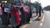 Kabul, manifestazione a sostegno delle proteste in Iran dispersa dai talebani