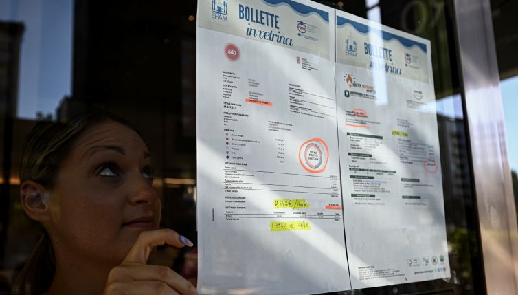 Riduci le bollette mettendo borse con acqua nel congelatore