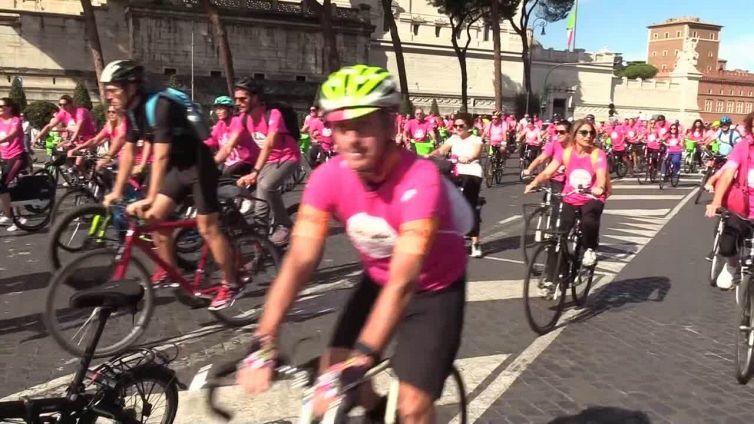 BicinRosa, una pedalata a Roma contro il tumore al seno