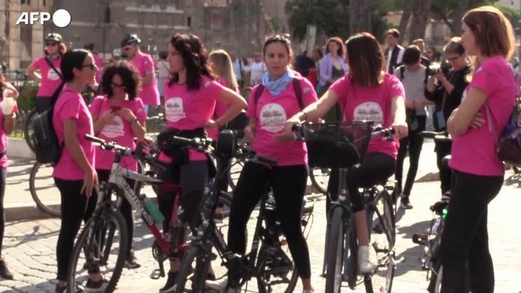 Tumori donne, in 10 anni +34% pazienti vive dopo diagnosi