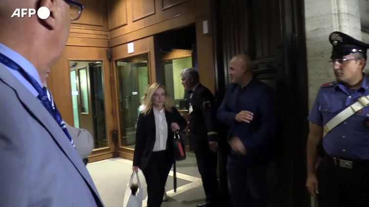 Meloni chiede prudenza: "Sui ministri tecnici cose surreali"