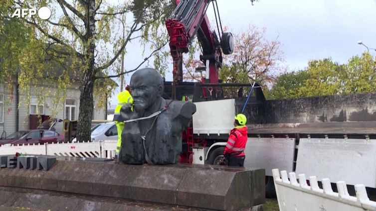 Finlandia, rimossa l'ultima grande statua di Lenin