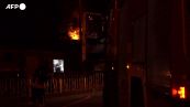 Ucraina, vigili del fuoco intervengono dopo un attacco russo a Zaporizhzhia