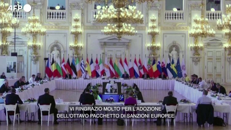 Zelensky ai leader Ue: "Continuare pressione su settore energetico russo"