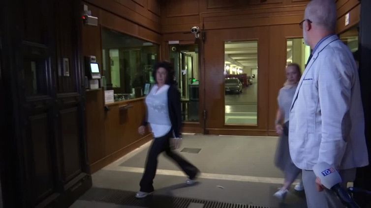 Elezioni, Meloni scherza con i giornalisti all'uscita da Montecirio: "Domani vi libero"