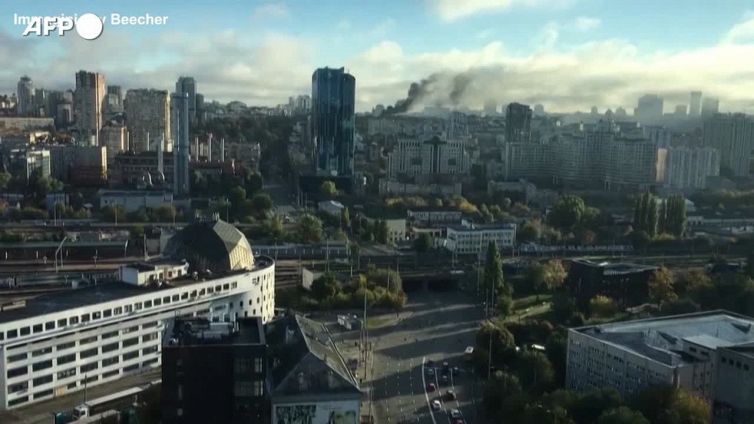 Ucraina, colonne di fumo si alzano su Kiev dopo i bombardamenti