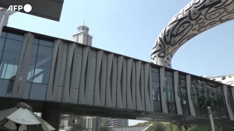 Dubai, al Museo del Futuro i visitatori accolti da un robot umanoide